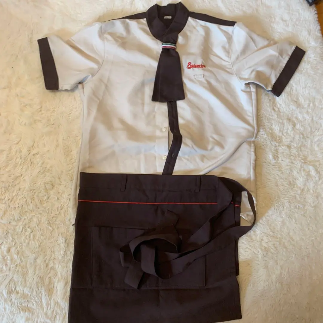 サイゼリヤ 制服 コスプレ サイゼリヤ チェーン店 制服 3点 コスプレの通販 by Various