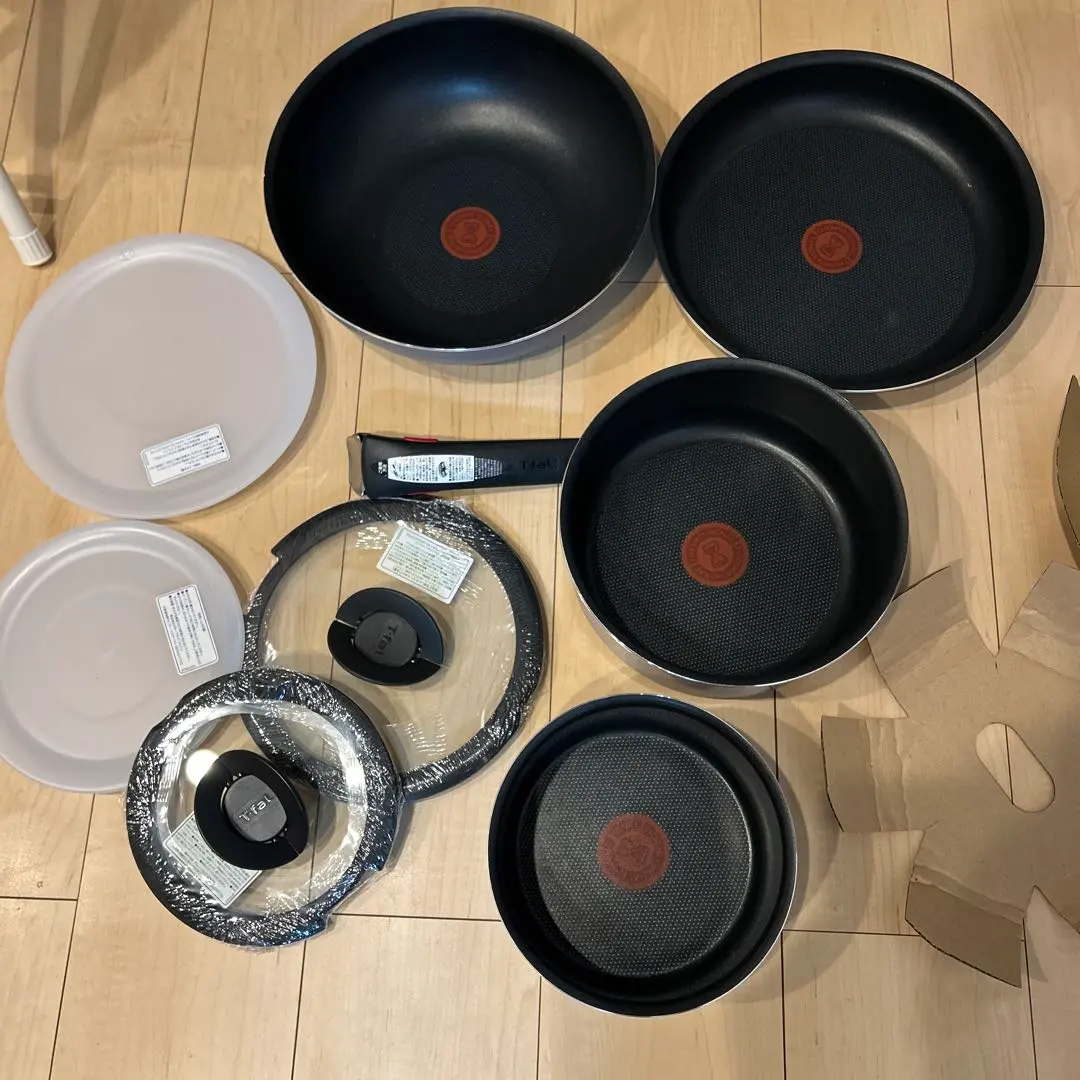 Thumbnail of Tefal pot and frying pan set with lids (for gas stoves only)