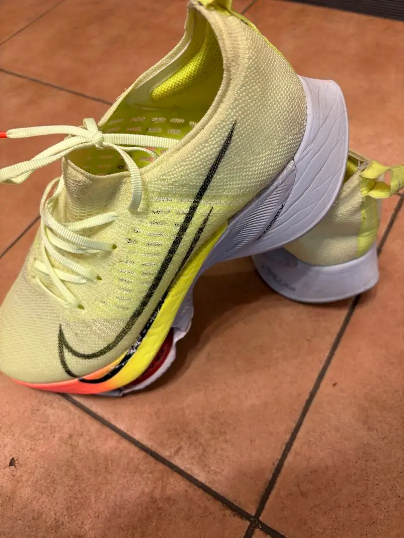 美品　NIKEエアズームテンポネクスト%フライニット27.5イエロー中上級者向け 2025年最新】テンポネクスト 27.5の人気アイテム - メルカリ