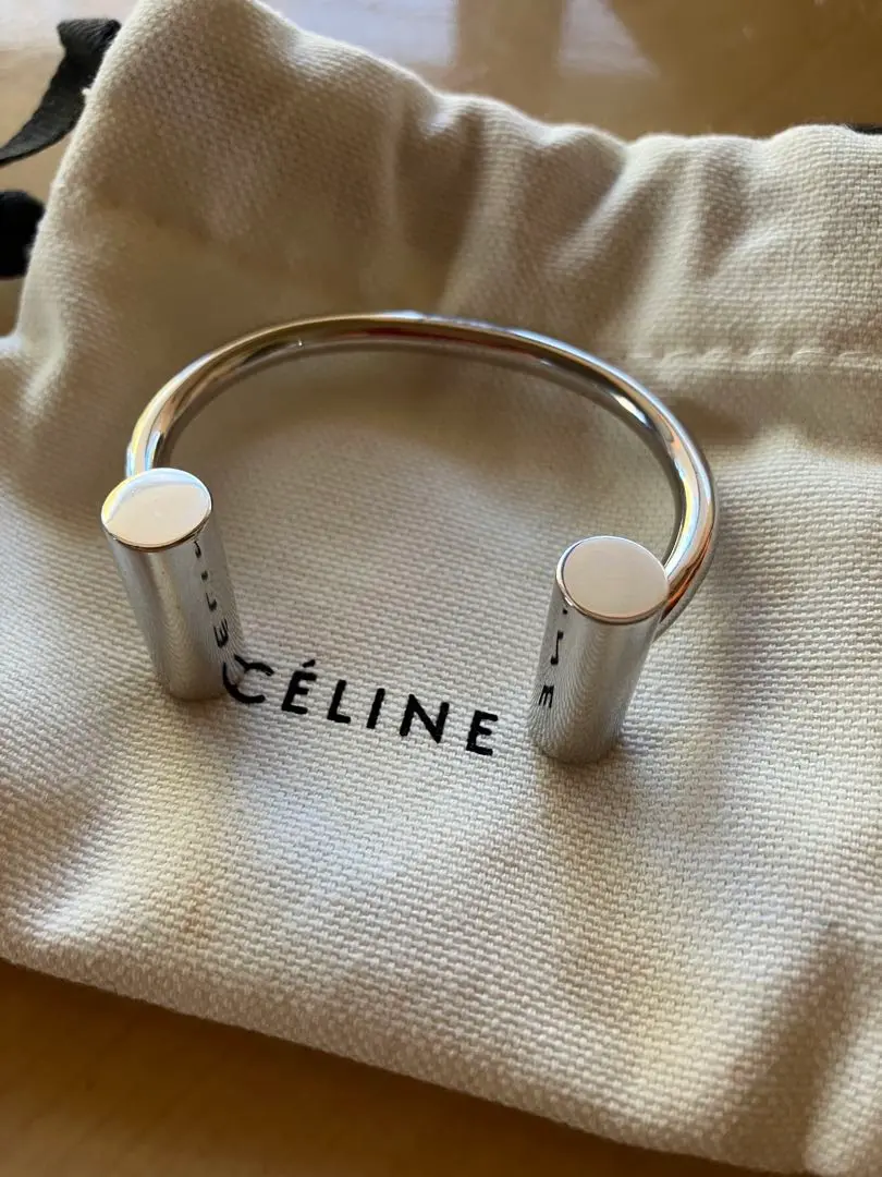 かわいい！ 2025年最新】celine シルバーバングルの人気アイテム メルカリ - アクセサリー