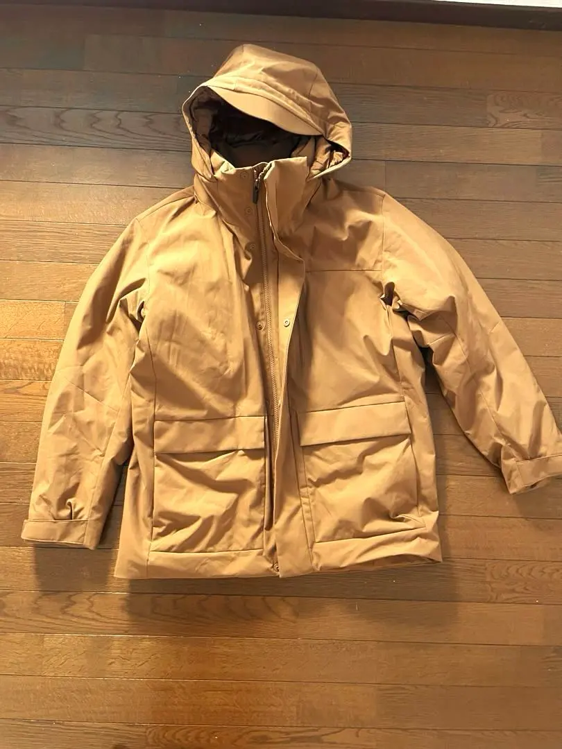 Thumbnail of UNIQLO Hybrid Down Jacket, L, Beige