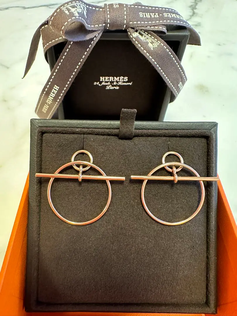 【新品】HERMES エルメス 新作 ループメドールPM ピアス　箱・保存袋付 エルメス ピアス《ループ》 PM