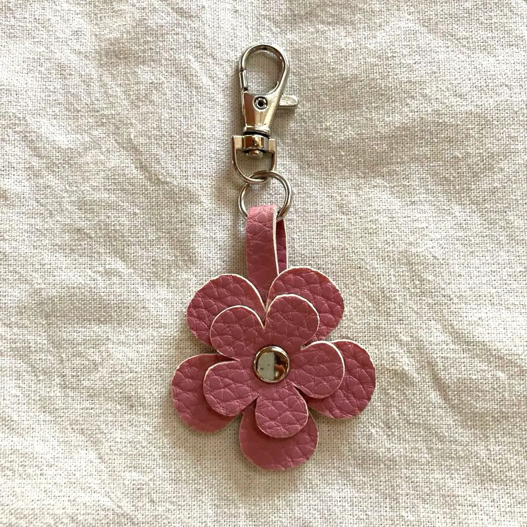 Thumbnail of Flower-shaped keychain / bag charm