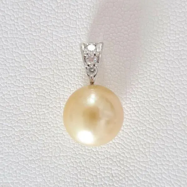 Thumbnail of Platinum & Diamond Golden Pearl Pendant Top, Golden Pearl, PT900