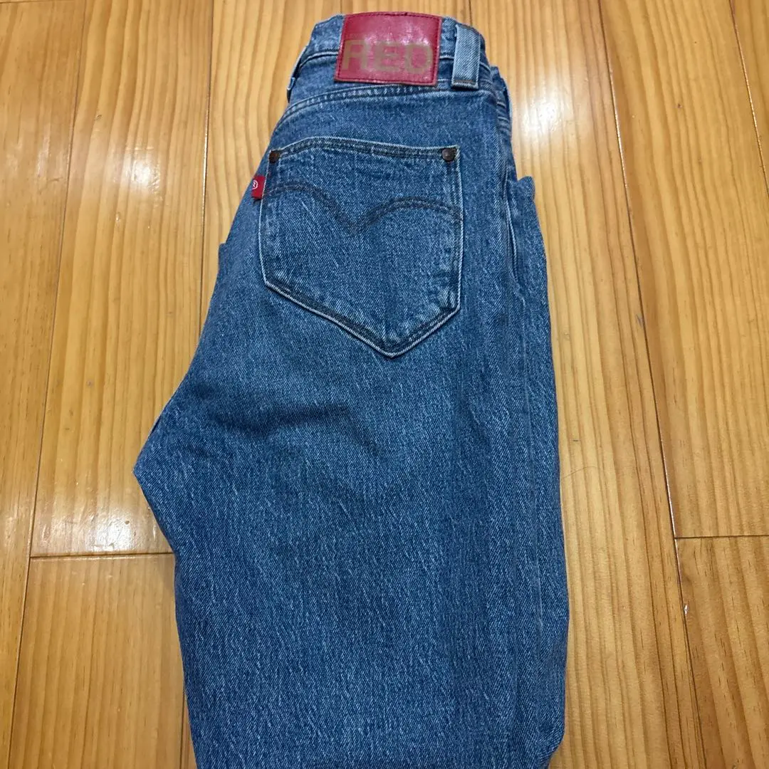 2025年最新】Levi's Red ブーツカットデニム・フレアデニムの