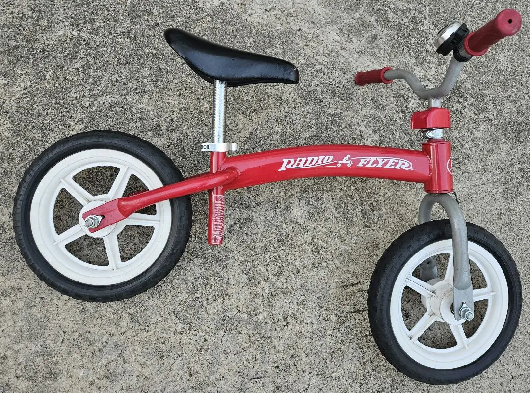 【新品未使用】ストライダー：RADIO FLYER 引き取り限定 ラジオフライヤー バランスバイク ストライダーの