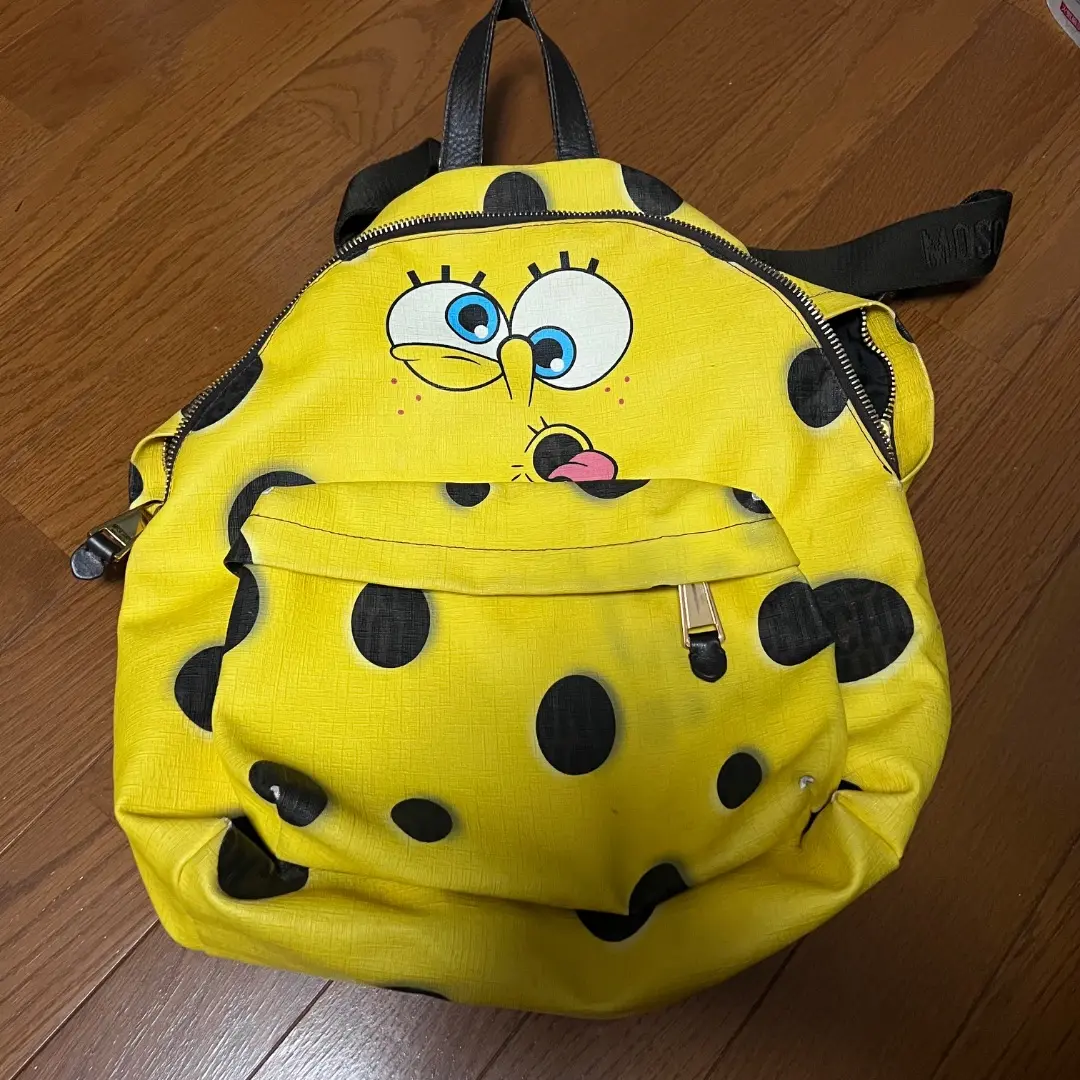 レア★モスキーノクチュール×スポンジボブ★クラッチバッグ黄色イエロー鞄カバンキ レア☆モスキーノクチュール×スポンジボブ☆クラッチバッグ黄色