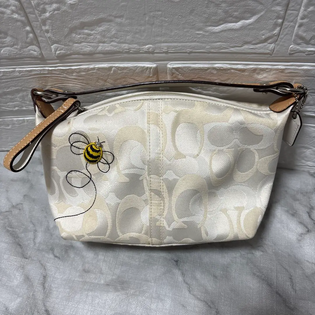 【新品未使用】COACH コーチ　バッグチャーム　ハチ　アクセサリー COACH コーチ キーホルダー レザー ハニービー 蜂 ハート