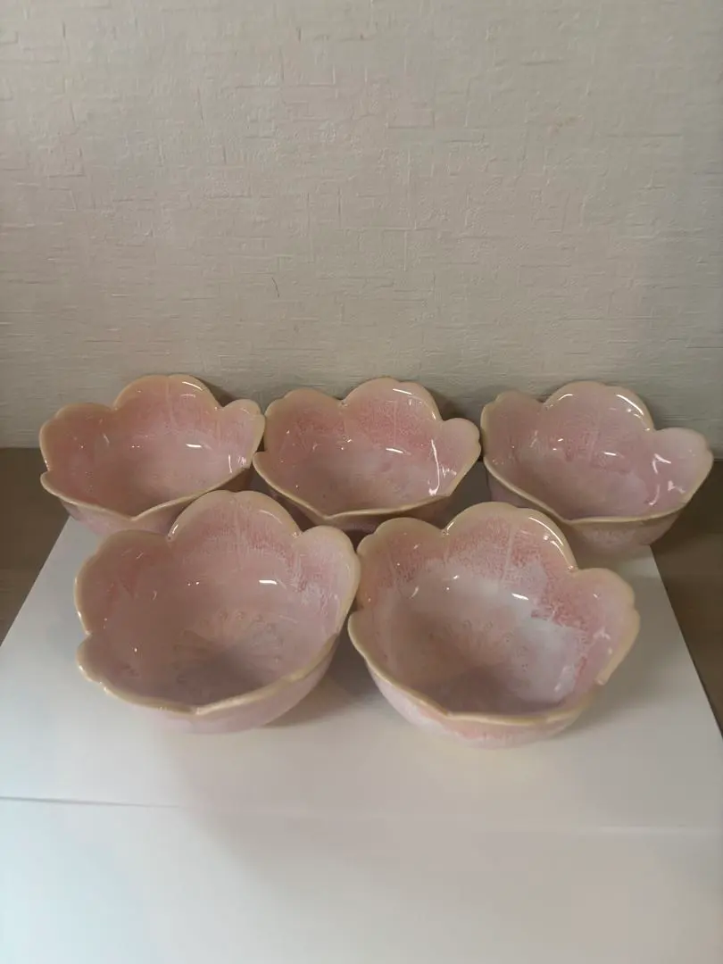 Thumbnail of Set of 5 pink ceramic flower-shaped bowls