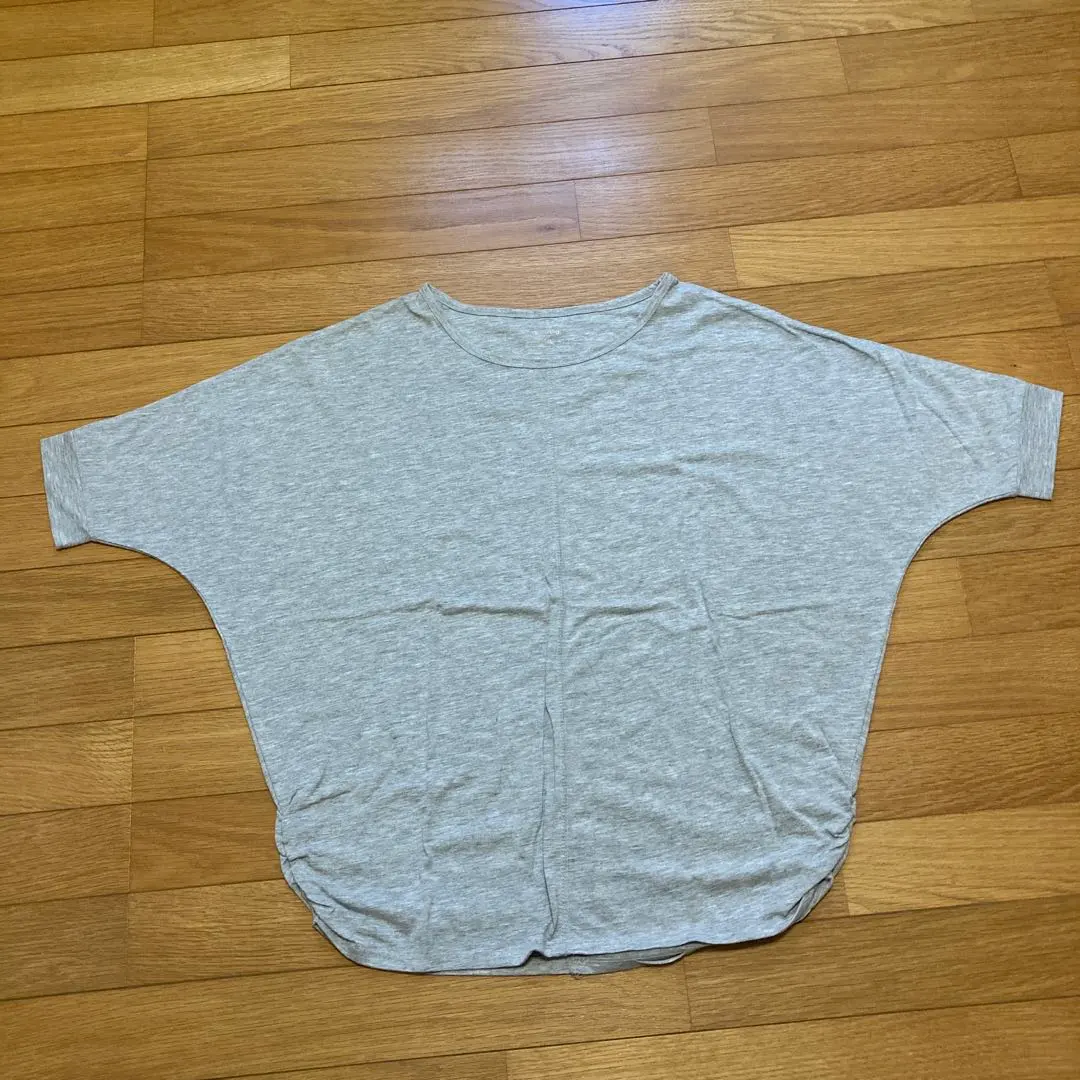 灰色 T 恤 落肩 M 的縮圖