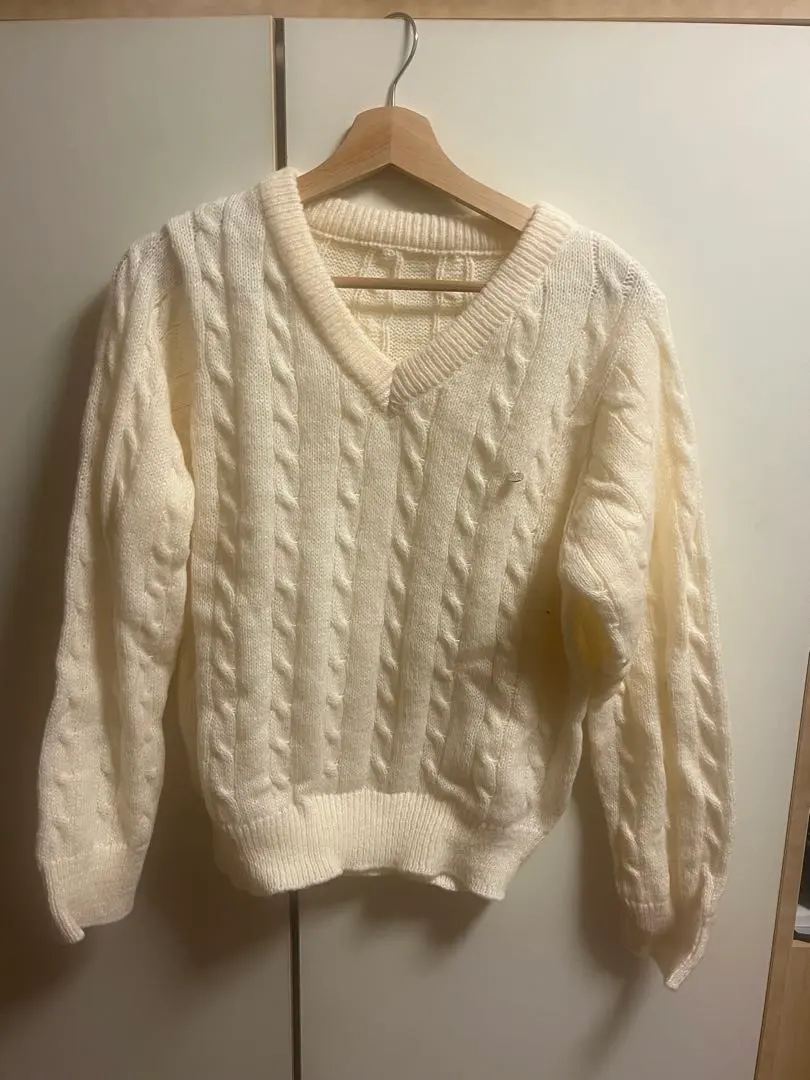 Thumbnail of amood Ivory Cable Knit V-Neck Sweater