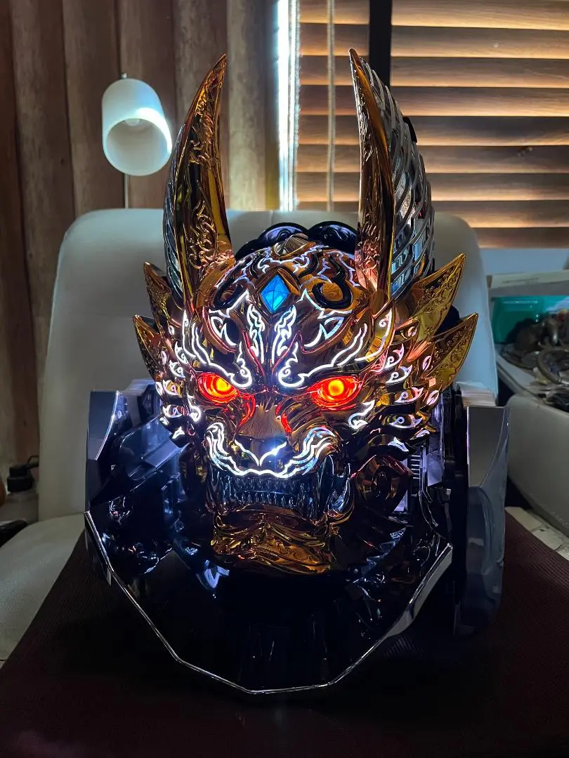 牙狼 翔F 役物 GARO ガロ フィギュア 赤色LED点灯加工！インテリアに！ 牙狼 翔F 役物 GARO ガロ フィギュア 赤色LED点灯加工
