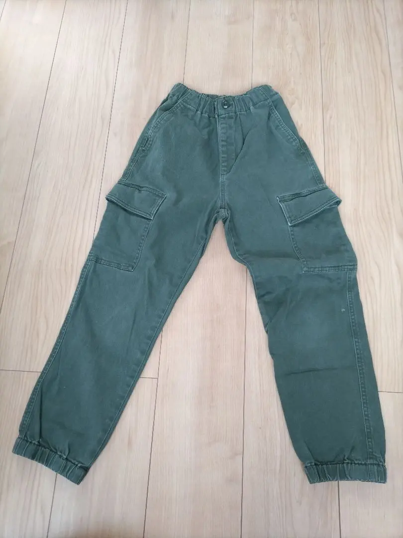 UNIQLO 卡其褲 140 碼 橄欖綠 的縮圖