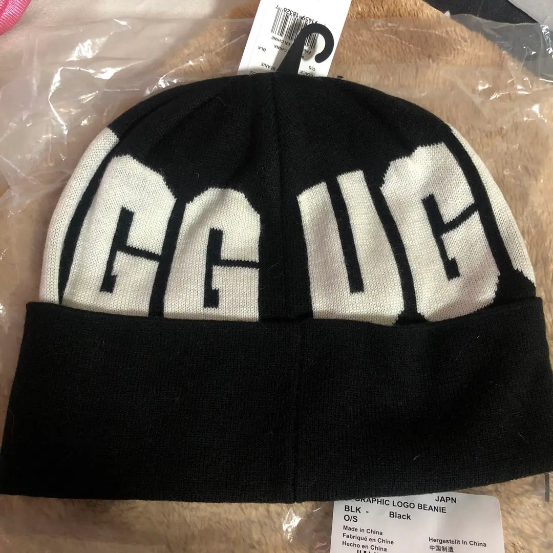 UGG ハット　黒　ロゴ付き　美品 org.jpg