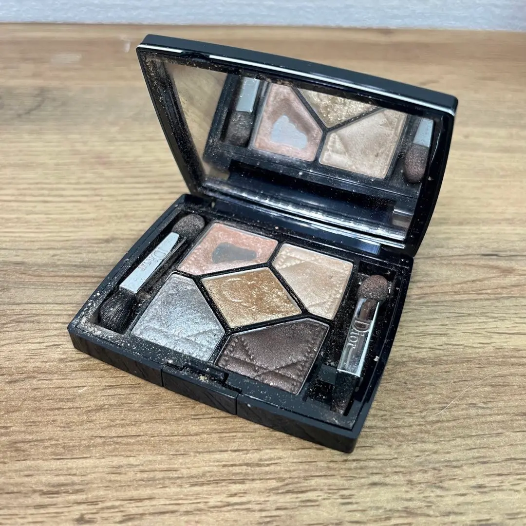 【未使用】Dior アイシャドウ　サンク クルール　566 ヴェルサイユ 未使用】Dior アイシャドウ サンク クルール 566 ヴェルサイユ