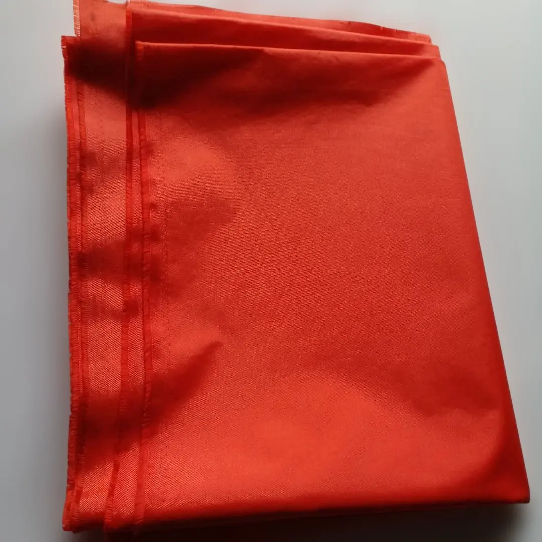 橘色與粉紅色的素色布料 的縮圖