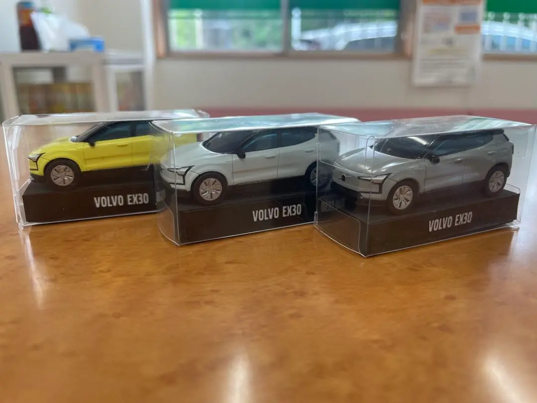 ボルボ VOLVO EX30 プルバックカー3台セット ボルボ VOLVO EX30 プルバックカー3台セット - メルカリ