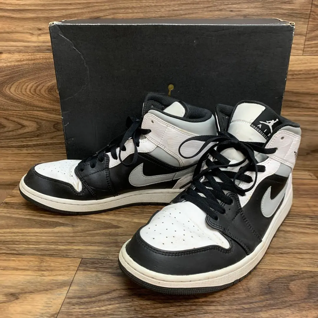 NIKE ナイキ　エアジョーダン１　新品未使用　ホワイトシャドウ NIKE AIR JORDAN 1 MID 