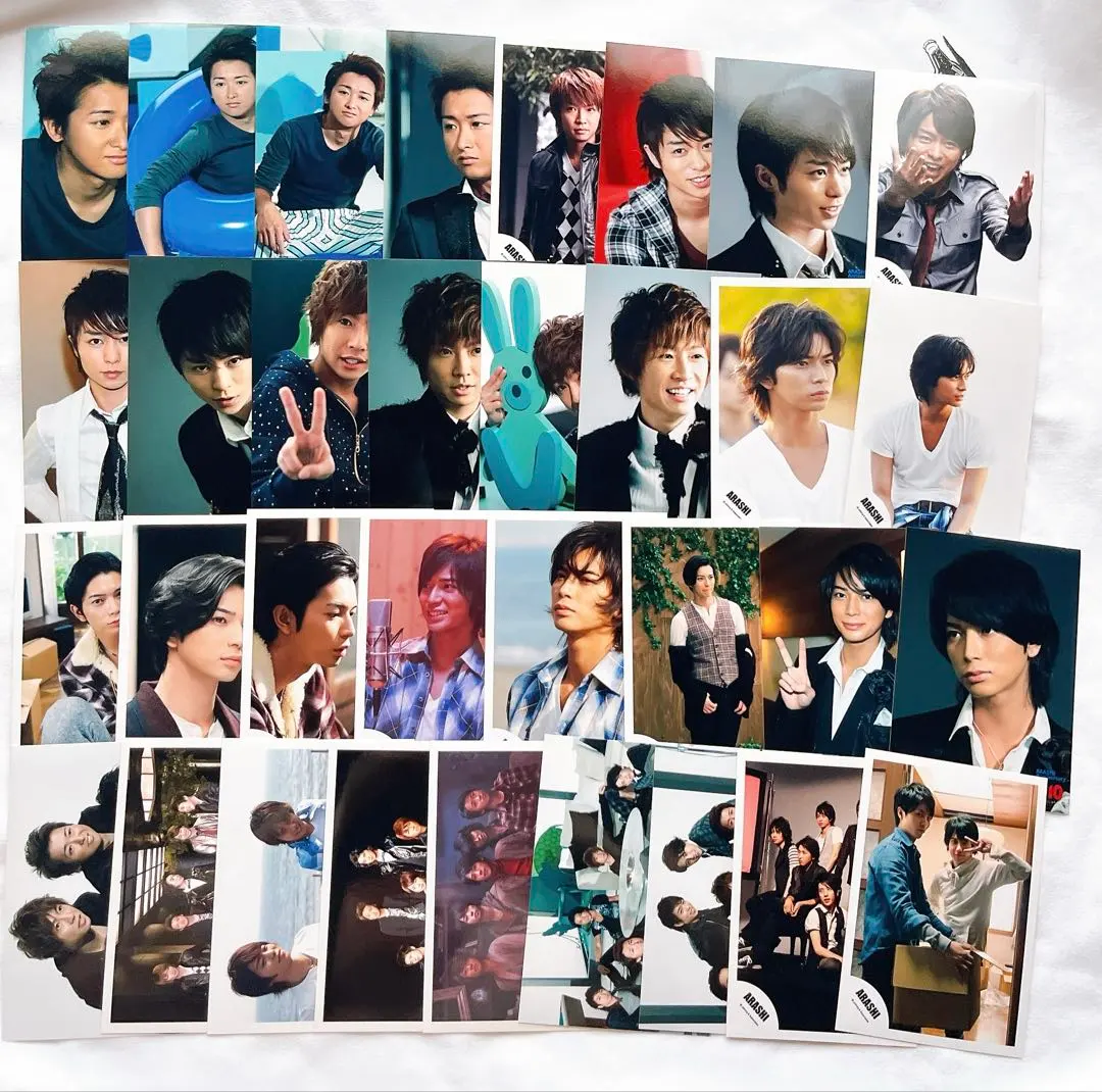 Thumbnail of A complete set of 50 official photos of Arashi