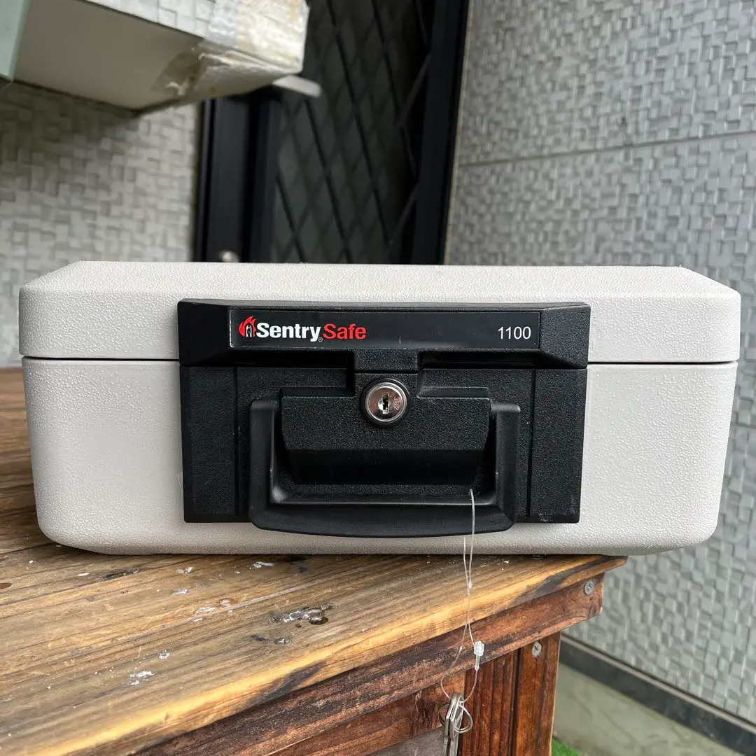 11,300円→8900円値下げSentrySafe SB0507 デジタル金庫 11,300円→8900円値下げSentrySafe SB0507 デジタル金庫