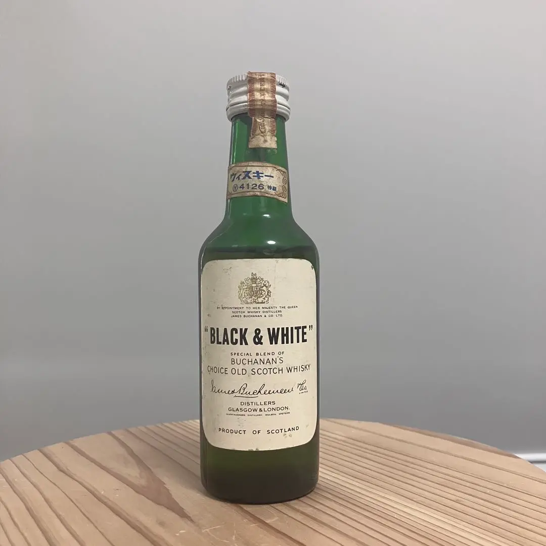 ウィスキー　BLACK＆WHITE　　古酒 Yahoo!オークション -「(black white」(飲料) の落札相場・落札価格
