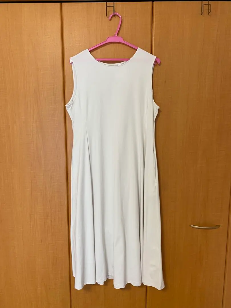 Thumbnail of UNIQLO Off-White Sleeveless Dress XXL