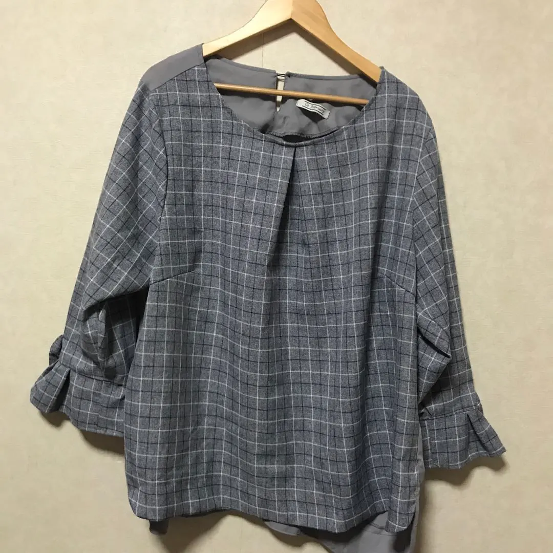 Thumbnail of Gray-toned check, short-sleeved shirt, size 3L