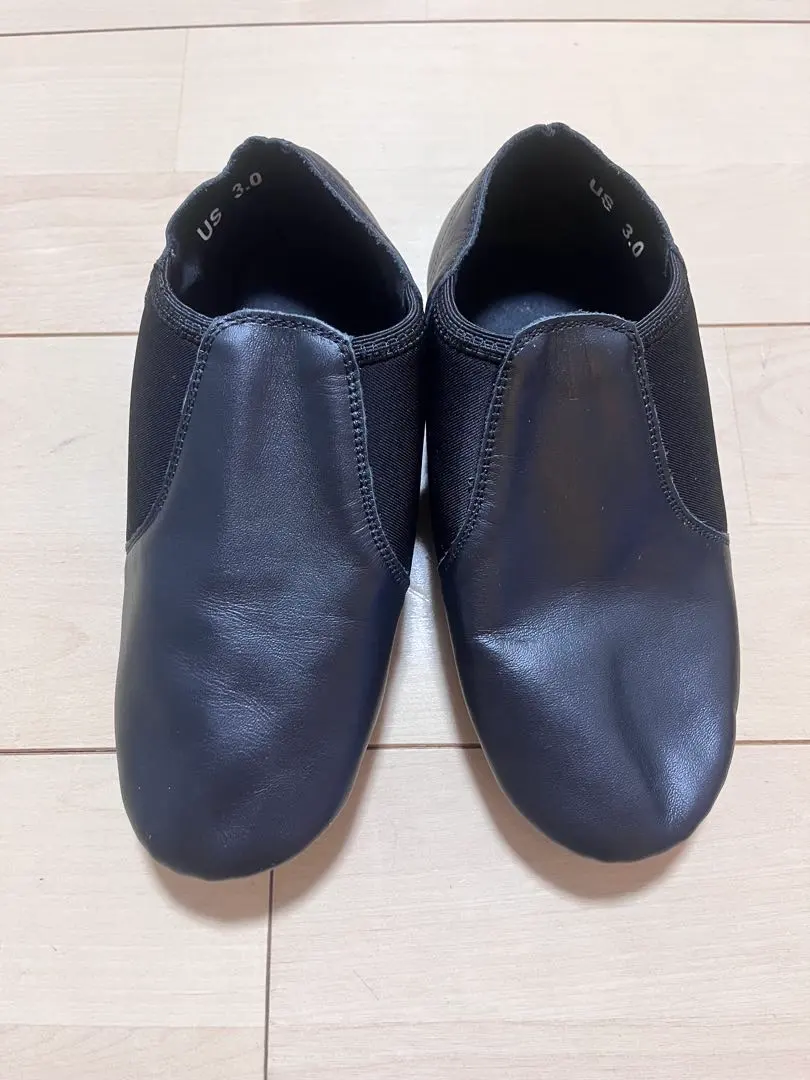 Thumbnail of ballet flats