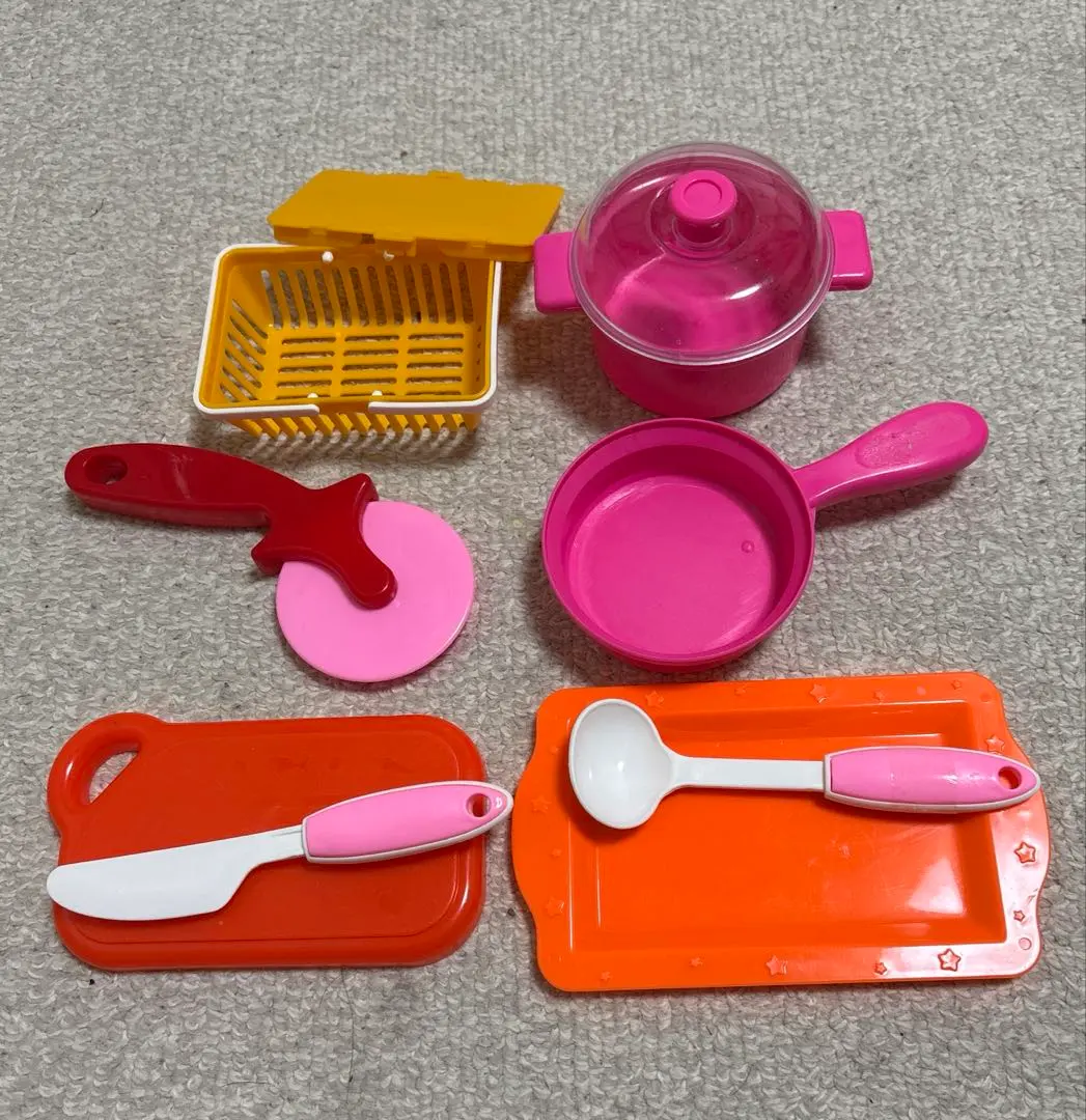Thumbnail of Play food set: pot, cutting board, shopping basket