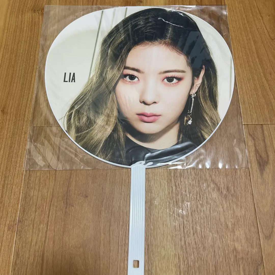 2025年最新】itzy リア うちわの人気アイテム - メルカリ