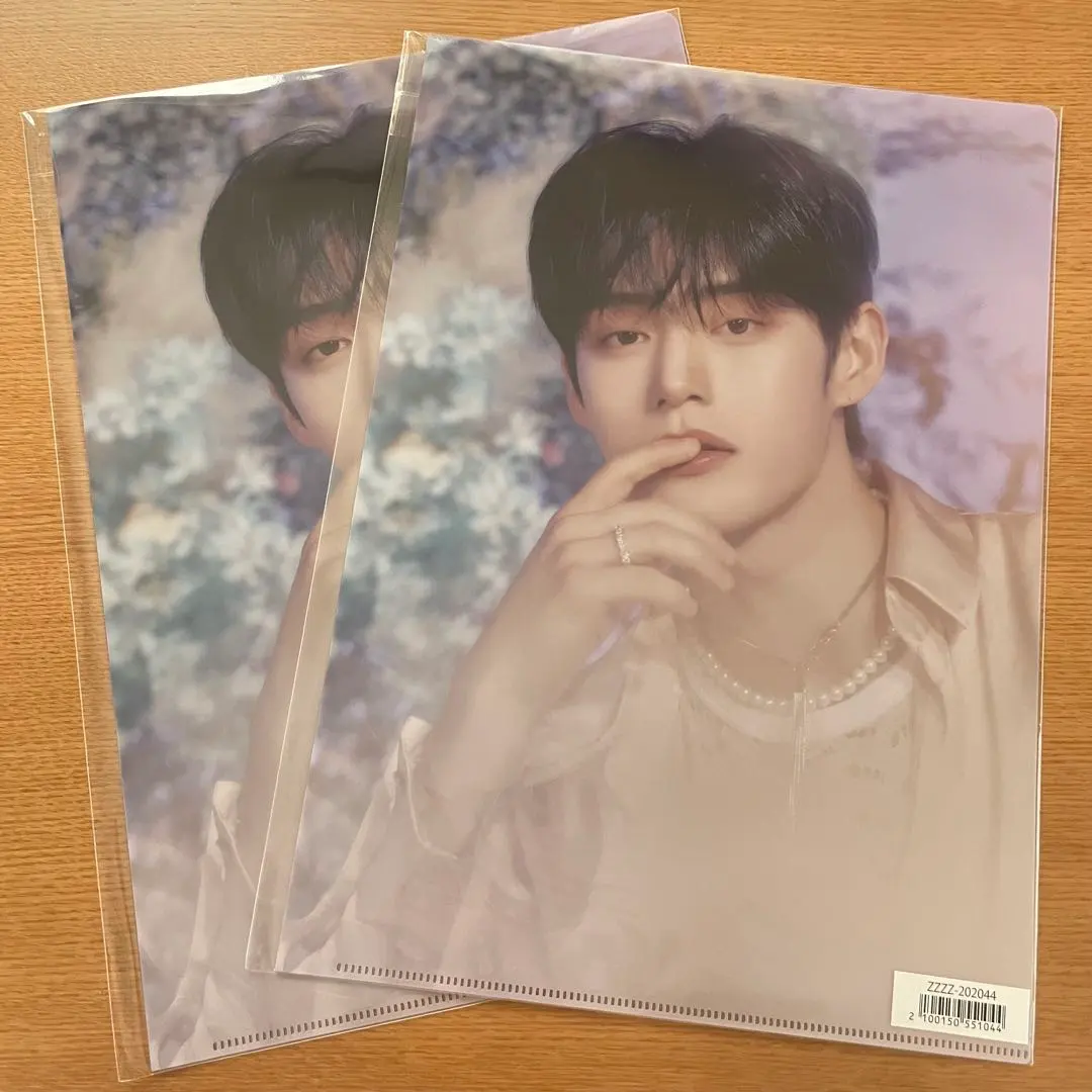Thumbnail of Jiwoong Kim Jiwoong ZB1 Clear File Swaying
