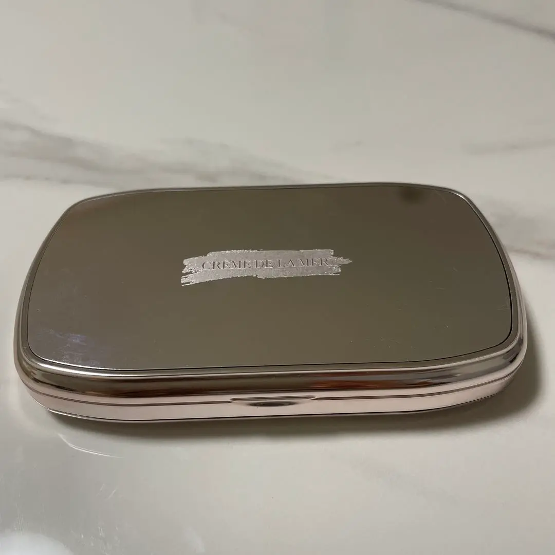 CRÈME DE LA MER パウダーファンデーション SPF30 01