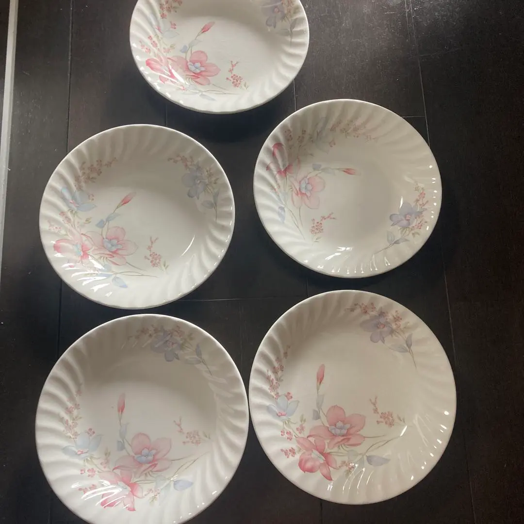 Thumbnail of Shinsei China floral tableware set, 5 pieces and a lidded dish