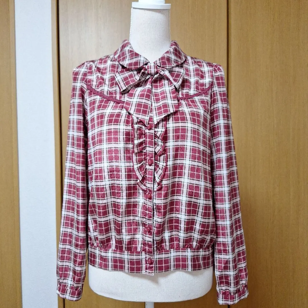 雙向格紋附荷葉邊紅白襯衫女襯衫 蝴蝶結領帶 的縮圖