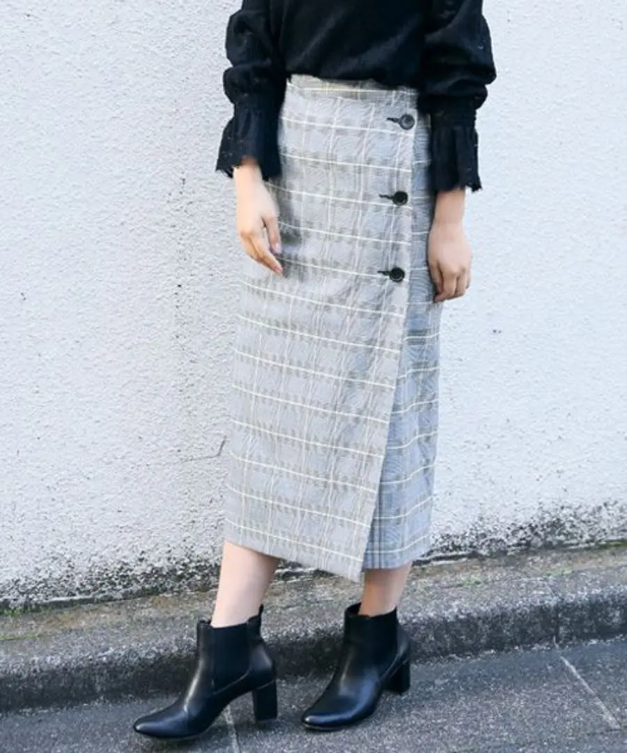Thumbnail of Check skirt, tight skirt