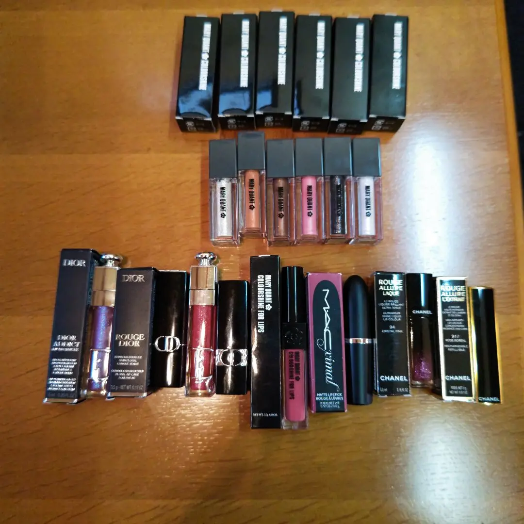 Dior×スワロフスキー ペンダントリップグロスネックレス