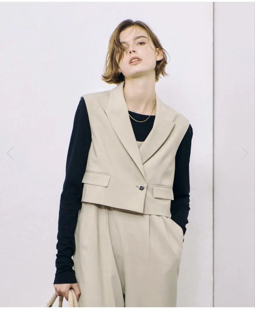 allureville 彈力短款背心「米色」 的縮圖