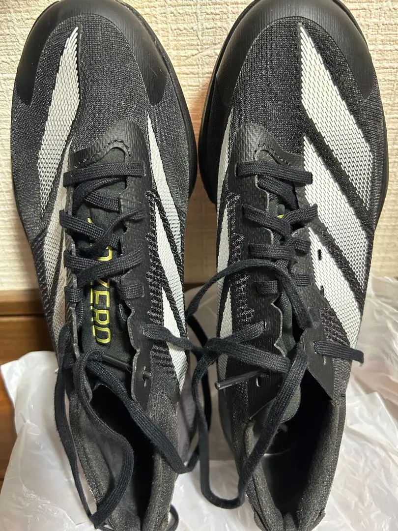 ほぼ新品！　定価より8000円お得！アディゼロフィネス 23.5 レディース ほぼ新品！ 定価より8000円お得！アディゼロフィネス 23.5