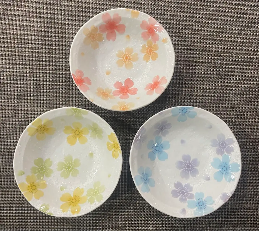 Thumbnail of Mino ware floral plate set of 3, Hiromi Ichida