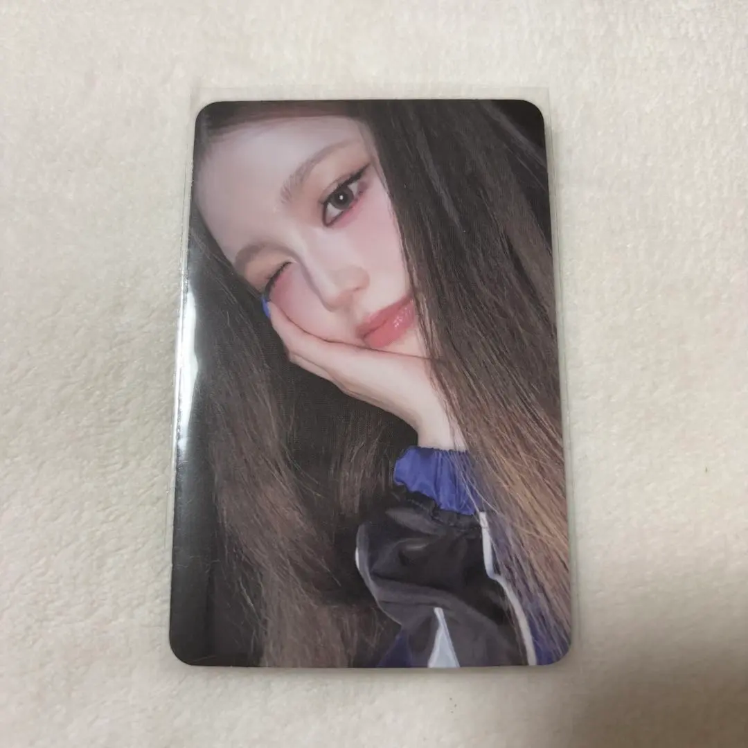 Thumbnail of IZ*ONE Not Just Pretty Album Inclusion Trading Card - Sevi