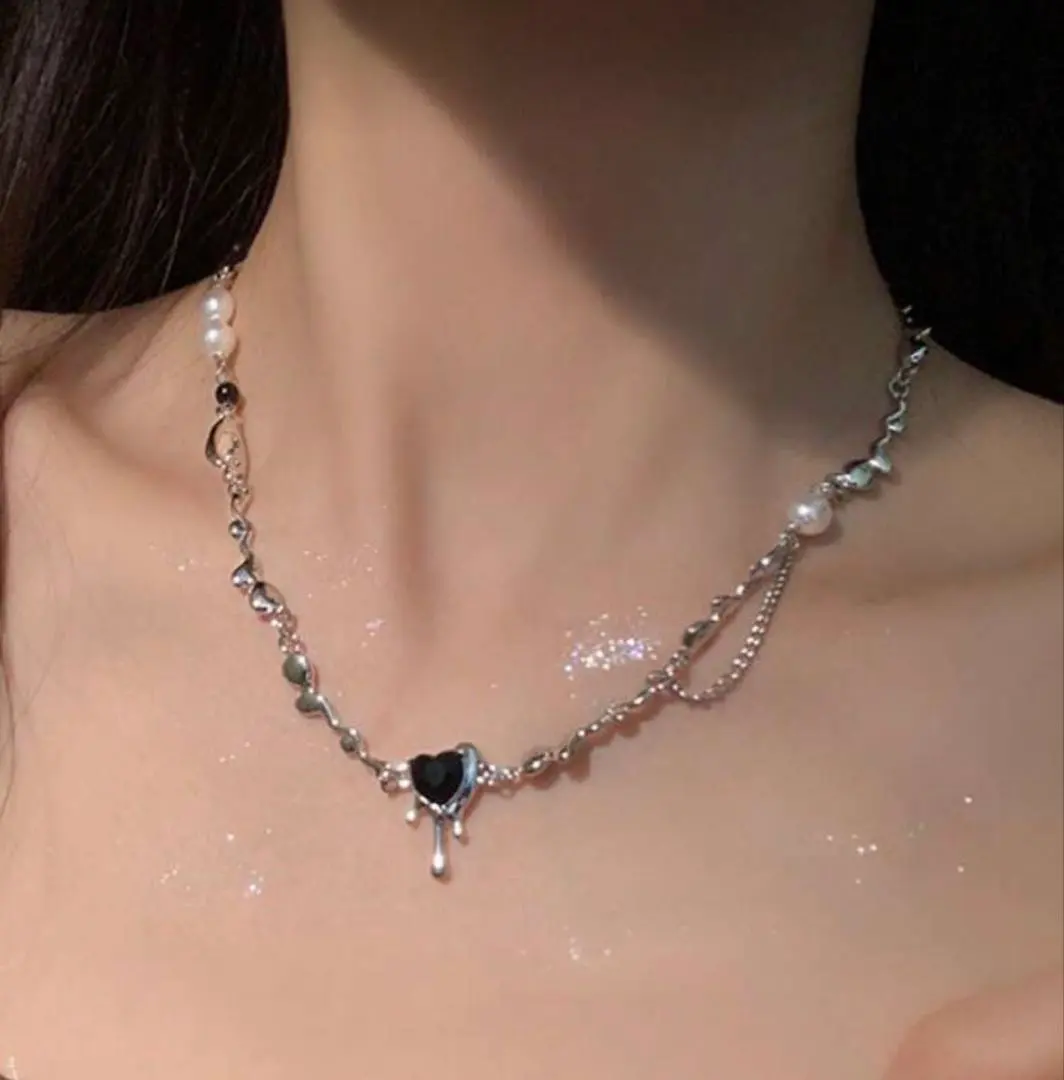 Thumbnail of Silver necklace with a black heart