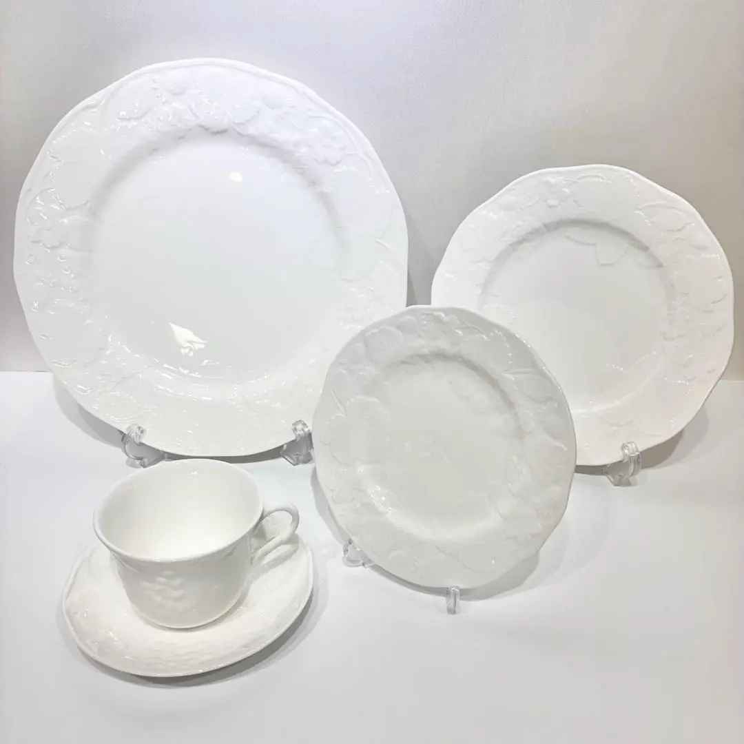 【完全未使用品】 黒壺  / ストロベリー＆バイン 食器セット 2025年最新】ストロベリー バイン 22㎝の人気アイテム - メルカリ