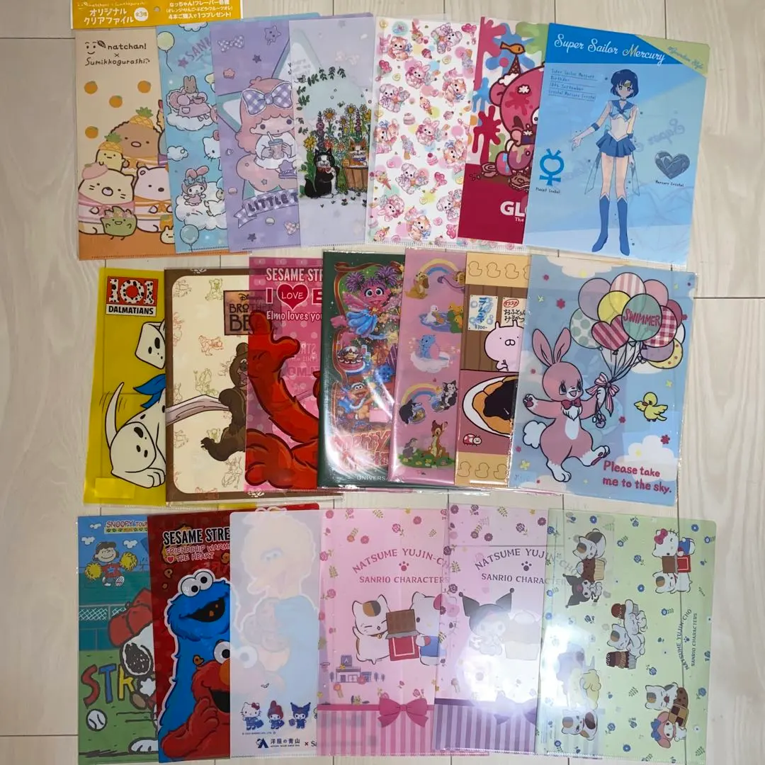 各式各樣類型的角色透明文件夾20個一套① 的縮圖