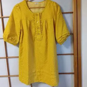 Thumbnail of Tunic with yellow buttons, short sleeves