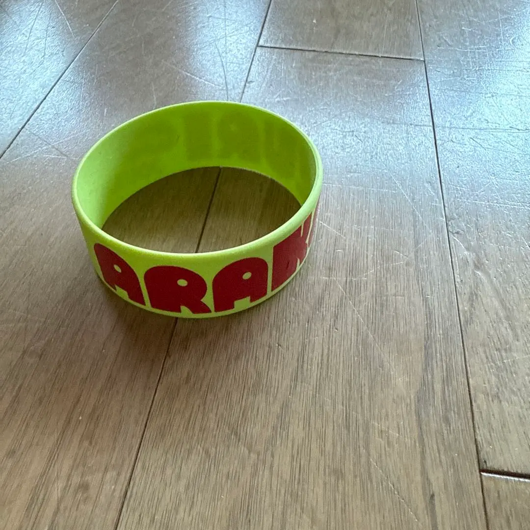 Thumbnail of Roughly hewn rubber band (referring to a band-shaped promotional item)