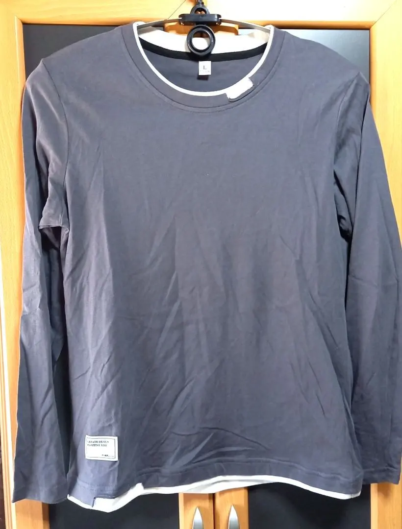 Thumbnail of 【Excellent Condition】Dark Gray, Size L, Long-Sleeved Cut-and-Sewn Top