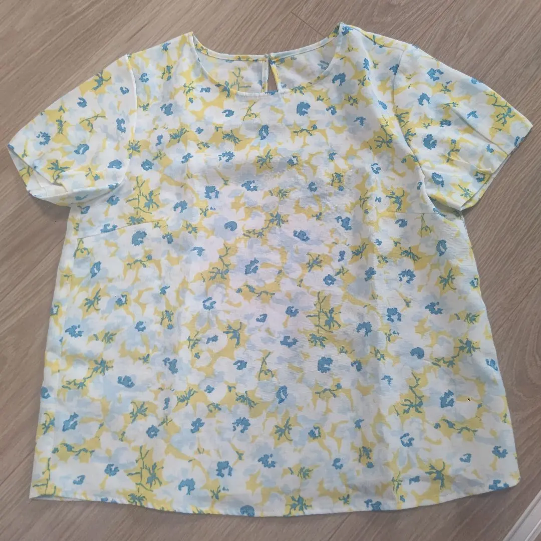 Thumbnail of ROPE PICNIC Short Sleeve Blouse Floral Pattern M Size 38