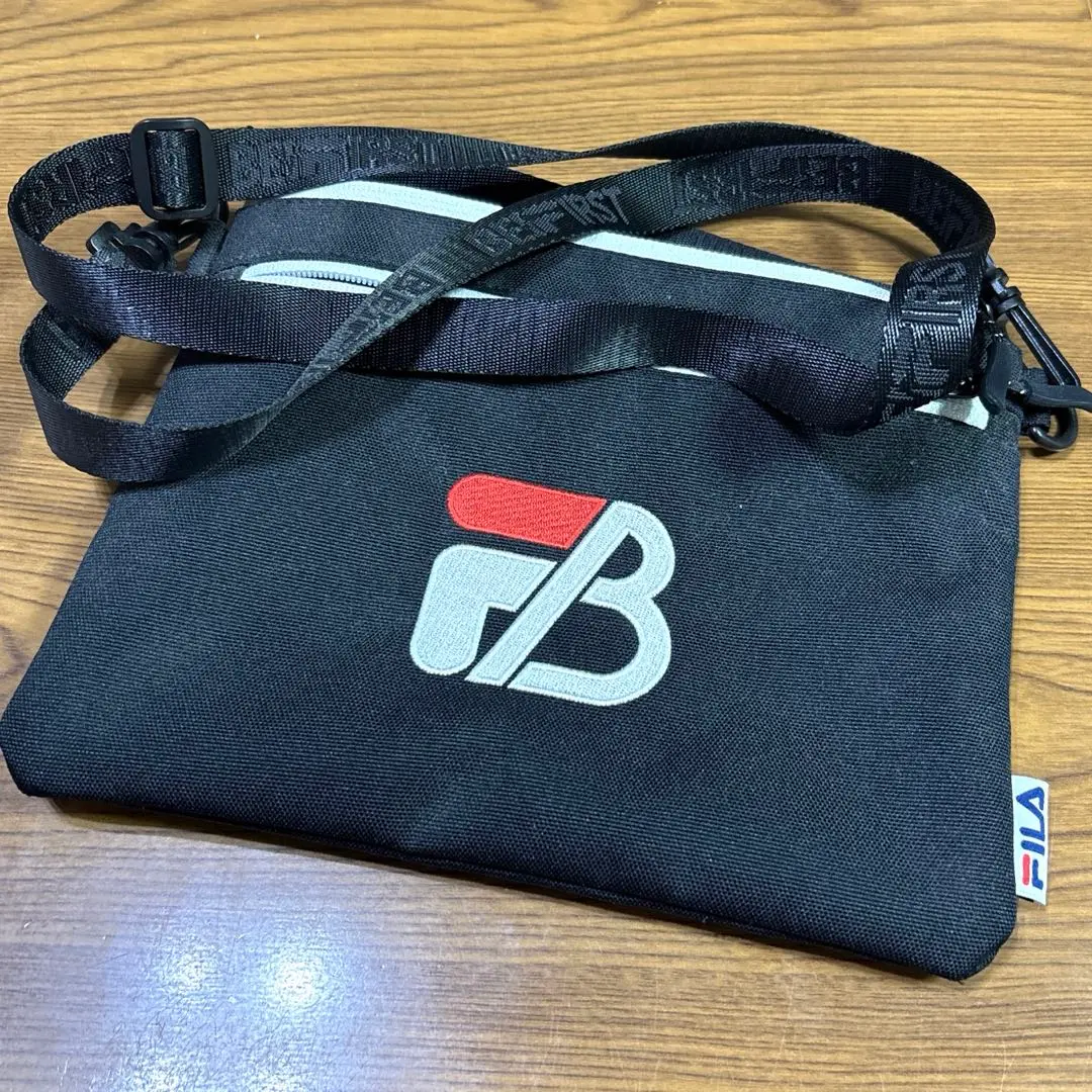 FILA - fila befirst コラボ　サコッシュ　黒 2025年最新】fila be:first サコッシュの人気アイテム - メルカリ