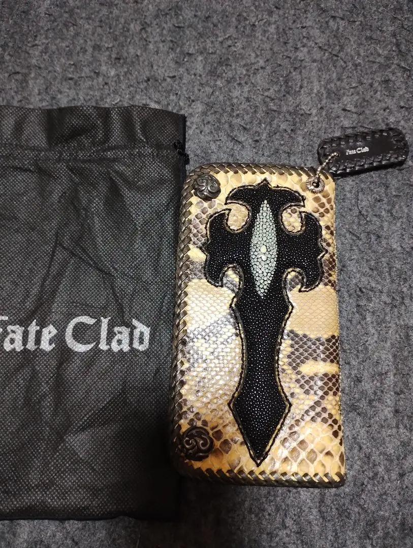美品 ガルーシャ キャビアパール 折り財布 fate clad フェイトクラッド 美品 ガルーシャ キャビアパール 折り財布 fate clad フェイト