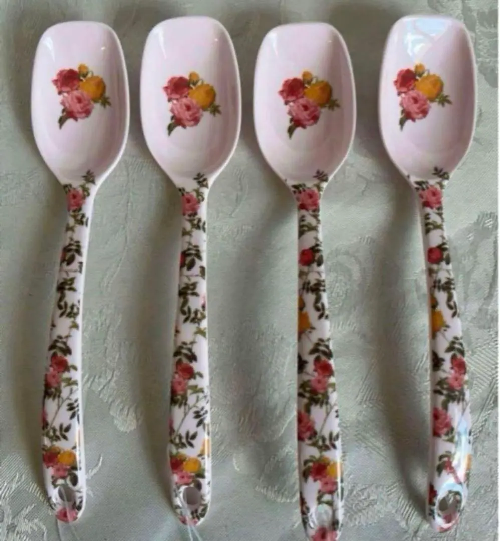 全新未使用 薔薇花紋 美耐皿方形湯匙 4件組 經典玫瑰 的縮圖